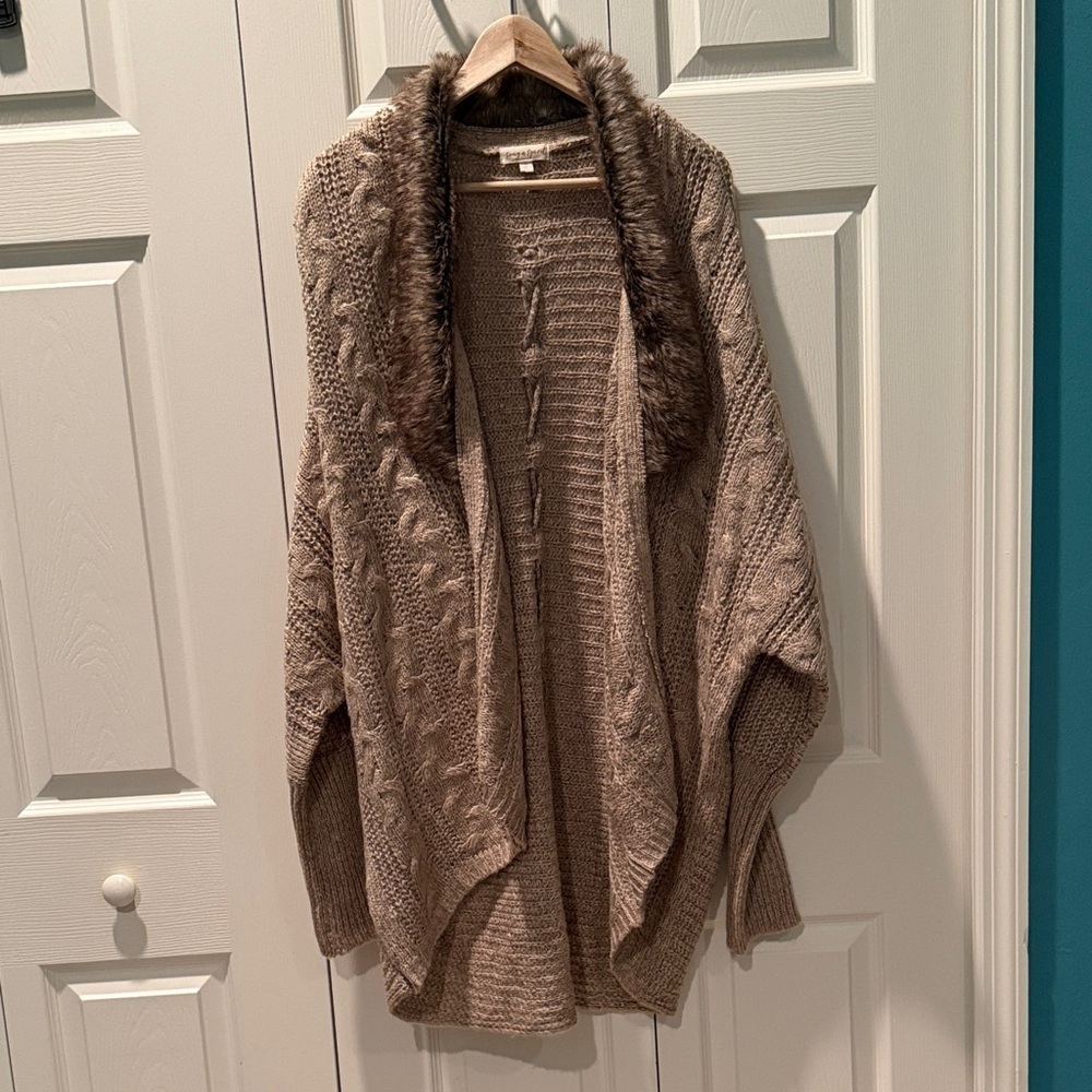 # Cozy XL Tan Women's Cardigan with Brown Faux Fur Trim